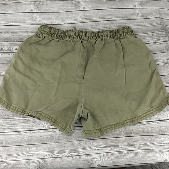 Denim Co. Olive chambray shorts - Picture 2 of 4